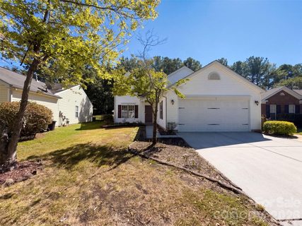 10526 Glory Meadow Court active home in Planters Walk, Charlotte, NC
