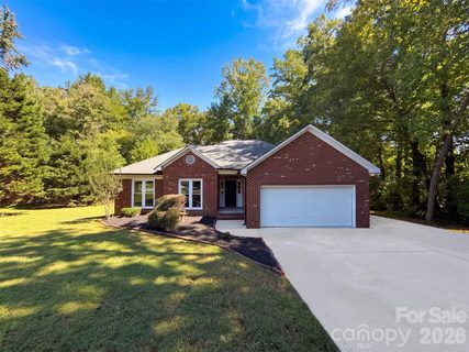 1104 Thoroughbred Place active home in Herfordshire, Concord, NC