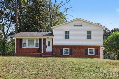 3108 Rosehill Drive pending home in Idlewild, Charlotte, NC