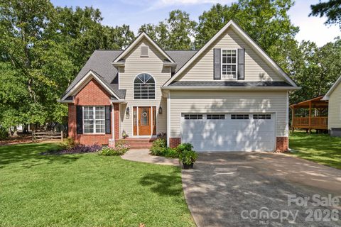 Homes in Country Woods, Indian Trail