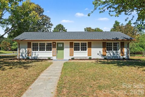 3801 Hillock Court active home in Shamrock Hills, Charlotte, NC