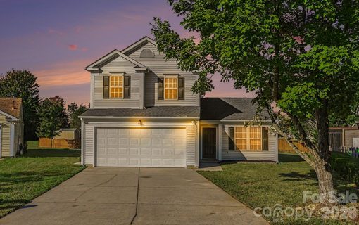 10502 Glory Meadow Court active home in Planters Walk, Charlotte, NC