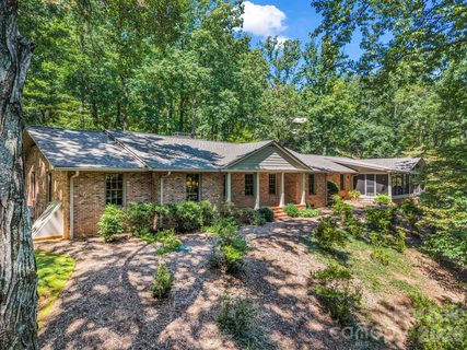 280 Overlook Circle pending home in Gillette Woods, Tryon, NC