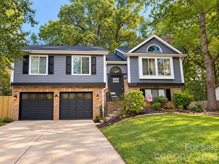 9100 Touchstone Lane pending home in Birnam Woods, Charlotte, NC
