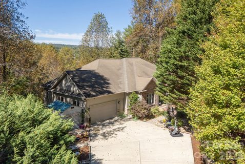 A home in Flat Rock Lakes