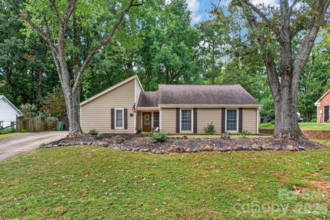 4506 Woods End Lane active home in Downs Grant, Charlotte, NC