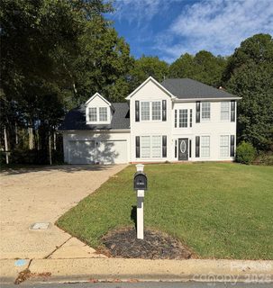 10904 Delsing Court active home in Northwoods, Charlotte, NC