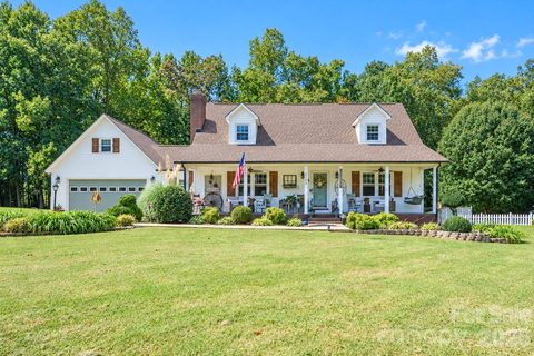 2105 Valley View Lane pending home in North Hills, Lincolnton, NC