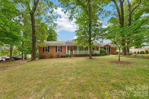 1660 Fairway Drive pending home in Fairway Acres, Newton, NC