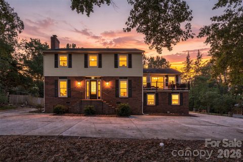 4206 Foxmoor Drive active home in Carmel Valley, Charlotte, NC