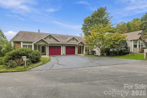 725 N Park Place active townhome in Laurel Park Place, Hendersonville, NC