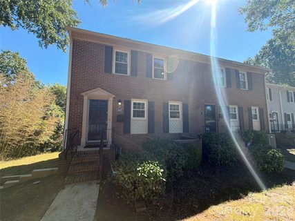 1810 Sabrina Court active townhome in Sharon South, Charlotte, NC