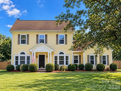 15229 Dartford Lane pending home in Oxford Glen, Mint Hill, NC