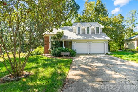 10913 Lassen Court active home in Northwoods, Charlotte, NC