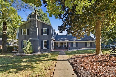 1200 Charter Place active home in Stonehaven, Charlotte, NC