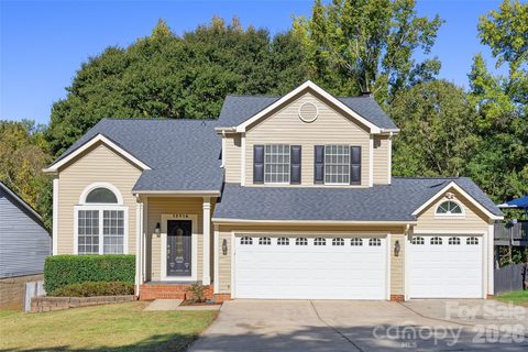 12416 Woodside Falls Road active home in Woodside Falls, Pineville, NC