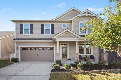 12632 Heath Grove Drive active home in Magnolia Walk, Huntersville, NC