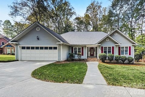 1728 Lake Lee Drive active home in Lake Lee Estates, Monroe, NC
