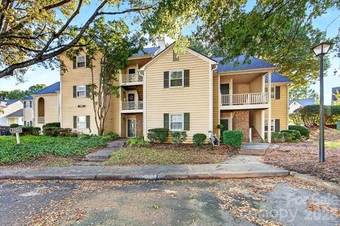 3200 Selwyn Farms Lane active condo in Hunters Run, Charlotte, NC