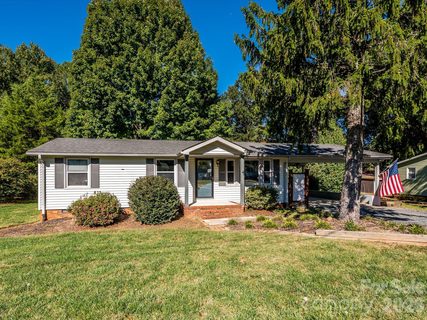 3714 Fieldcrest Circle active home in Crestview, Concord, NC