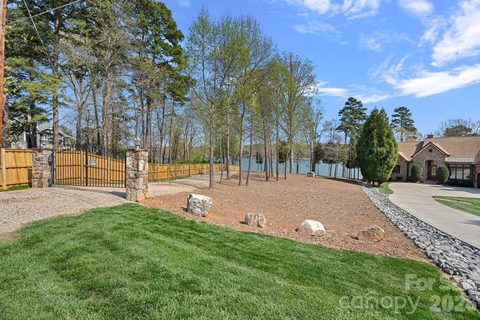 Morrison Point, Troutman
