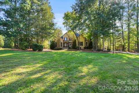 2073 Sugar Pond Court pending home in Trinity Ridge, Fort Mill, SC