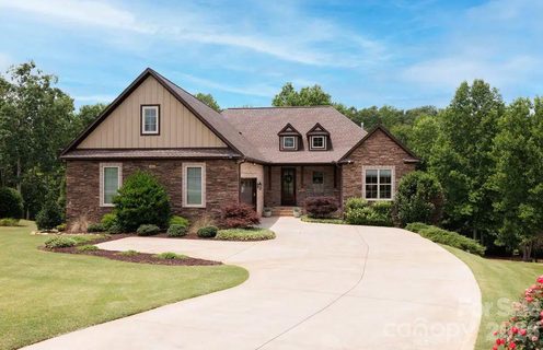 383 Island Green Lane sold home in Woodfin Ridge, Inman, SC