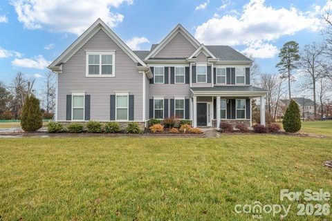 7199 Old Valley Way active home in Bridge Pointe, Harrisburg, NC