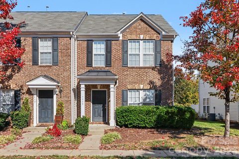 4209 Coulter Crossing active townhome in Farmington Ridge, Charlotte, NC