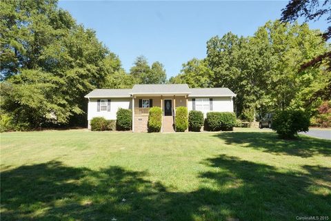 1938 Davis Circle