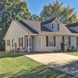 1092 Farm Pond Lane