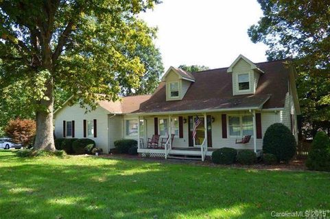 1236 31st Street Place sold home in Stoneridge, Conover, NC