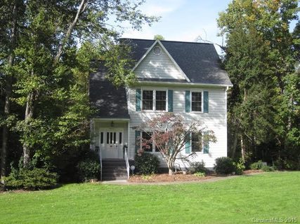 900 Raleigh Court