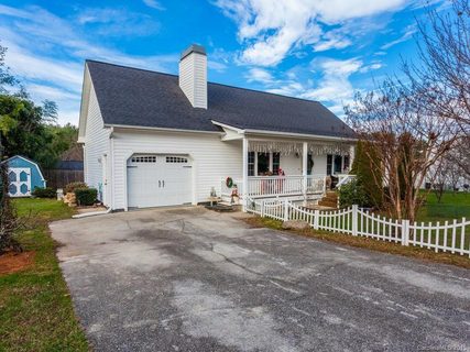 4 Apple Blossom Lane sold home in Apple Blossom Estates, Hendersonville, NC