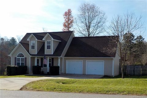 112 Whistling Pines Drive