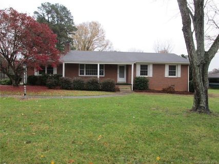 1042 Rowan Circle