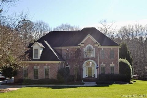 2744 Pinewood Drive