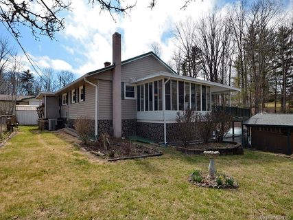 2 Dogwood Road sold home in Royal Oaks, Arden, NC