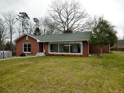 128 College Circle sold home in Craggy View, Swannanoa, NC