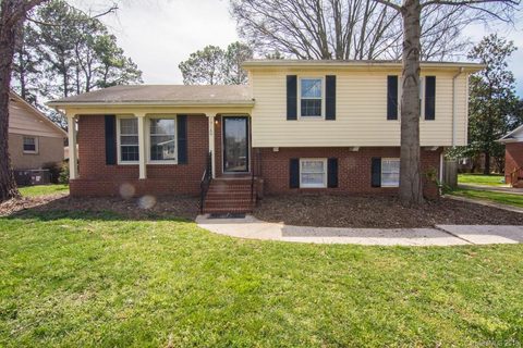 1916 Bentley Place sold home in Country Club, Charlotte, NC