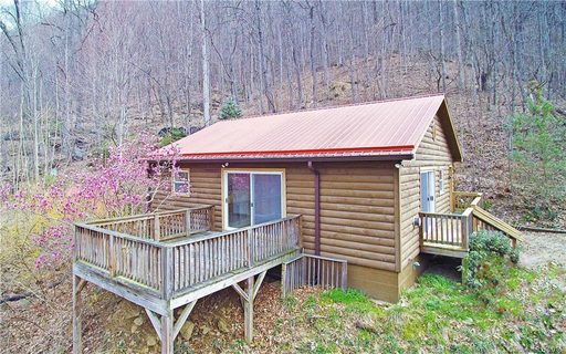 285 Emerald Lane sold home in Fie Top Woodlands, Maggie Valley, NC