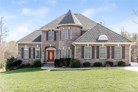 370 Squirrel Lane sold home in Heron Cove, Clover, SC
