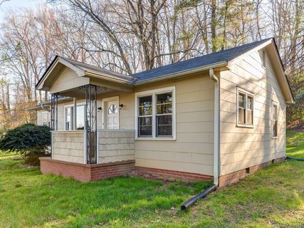 200 Tracy Grove Road sold home in Woodlawn, Hendersonville, NC