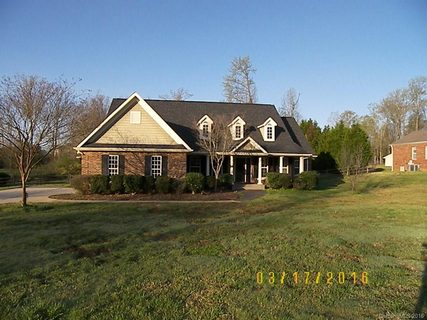 3724 Davis Drive sold home in East Providence Estates, Charlotte, NC