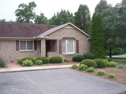 1100 Ravenwood Court