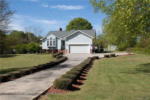 2319 Gleneagles Drive