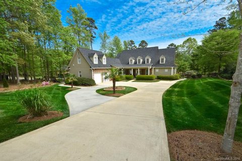 2811 Forest Lawn Drive sold home in Greylyn, Matthews, NC