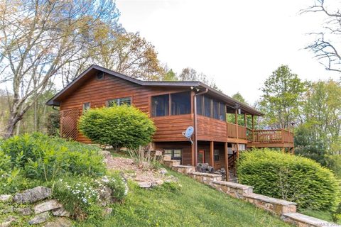 302 S Cove Road sold home in The Glade, Canton, NC