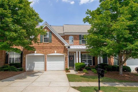 318 Robinlynn Road sold home in Avington, Matthews, NC