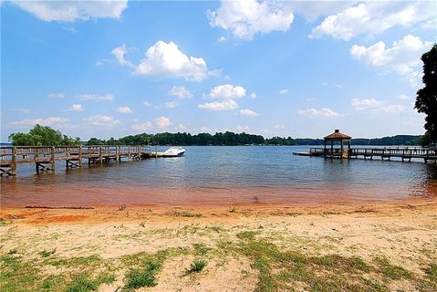 5076 Waterside Circle sold home in Malibu Beach, Sherrills Ford, NC